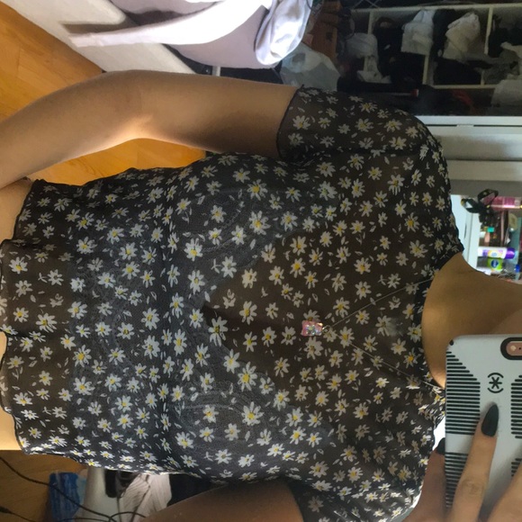 Sheer mesh daisy top🌼 - Picture 4 of 4
